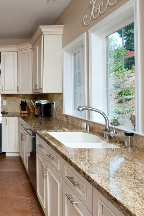 Brown Countertop, Brown Granite Countertops, Model Dapur, Brown Granite, Kabinet Dapur, Kitchen Redesign, Beige Kitchen, Brown Kitchens, Granite Countertops Kitchen