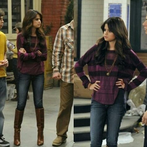 Selena Gomez 2010 Outfits, Victoria Justice Outfits, 2010 Outfits, 2000s Disney, Channel Outfits, Tv Outfits, Selena Gomez Outfits, Wizards Of Waverly, Alex Russo