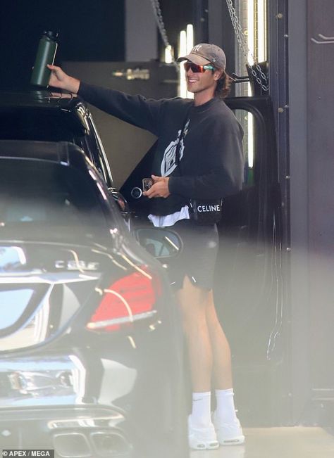 Kardashian Home, Jacob Elordi, Street Style Outfits Men, After Workout, Kaia Gerber, Workout Session, In Car, Morning Workout, Nike Fashion