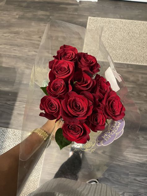 Luxury Flower Arrangement, Love Rose Flower, Money Flowers, Nightclub Aesthetic, Cute Couple Gifts, Nothing But Flowers, Valentines Flowers, Flower Therapy, October 27