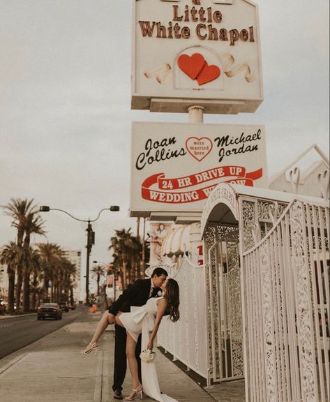 Vegas Wedding Vintage, Polaroid Wedding Photos, Wedding Cake Champagne, Las Vegas Wedding Pictures, Vegas Photoshoot, Vegas Vibes, White Wedding Chapel, Las Vegas Wedding Photos, Vegas Wedding Photos