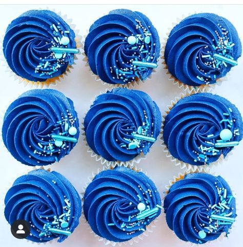 Royal Blue Cupcakes, Blue Wedding Cupcakes, Cupcake Icing Designs, Royal Cupcakes, Royal Blue Cake, Paris Themed Cakes, Birthday Cupcakes Boy, Cupcakes For Men, Blue Birthday Cakes