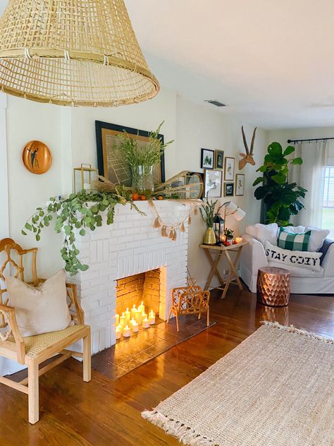 Boho Fireplace Mantle, Boho Mantle, Mantle Decor Boho, Brick Fireplace Ideas, White Brick Fireplace, Living Room Mantle, Fireplace Mantle Decor, White Fireplace, Diy Charm