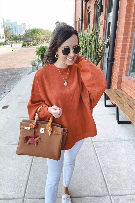 Rust sweater with hermes gold birkin and rayban sunglasses. Sharing how I got my first (and dream) Birkin from the Hermes store! Birkin 30 Gold Outfit, Birkin Gold Outfit, Hermes Kelly Gold Outfit, Gold Handbag Outfit, Hermes Birkin Outfit, Hermes Birkin Colours, Irish Fashion Women, Birkin Outfit, Birkin 25 Gold