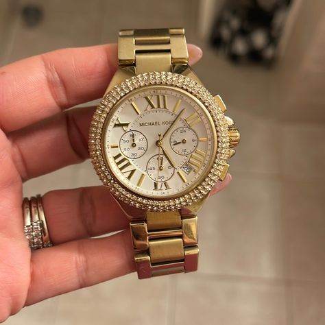 Mk Watch Women Gold, Rado Watches Women, Classy Womens Watches, Trendy Watches Women Fashion, Minimalist Watch Women, Elegant Watches Women, Casio Watch Women, Luxurious Watches, Cartier Watches Women