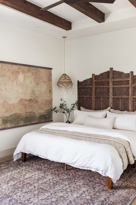 Modern Moroccan Bedroom, Dekorasi Maroko, Spanish Bedroom, Moroccan Inspired Bedroom, Mediterranean Bedroom, Design Marocain, Wood Room Divider, Moroccan Bedroom, Jenna Sue