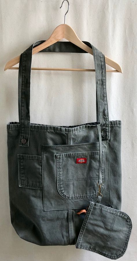 Scrap Jeans Projects, Upcycle Tote Bag, Jean Tote Bag Diy, Upcycled Tote Bags, Jeans Tote Bag Diy, Jean Bag Diy, Hand Sewn Bags, Diy Canvas Bag, Diy Denim Bag