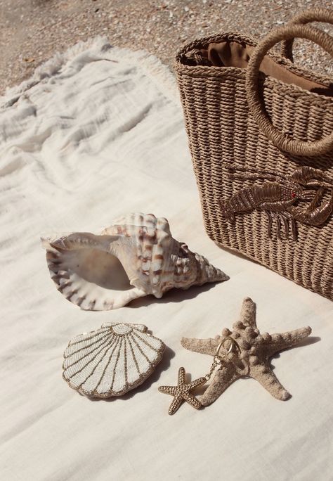 Beach Flatlay, Jewelry Flatlay, Cream Aesthetic, Jewelry Photoshoot, Ocean Vibes, Beige Aesthetic, Summer Feeling, Jewelry Photography, Brown Aesthetic