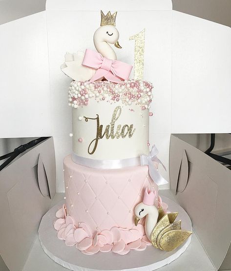 Swan 1st Birthday Cake, Swan Cake Ideas, Swan Theme Baby Shower Ideas, Swan Theme Cake, Swan Birthday Theme, Swan First Birthday Party, Swan Theme Birthday Party, Swan 1st Birthday Party, Swan Baby Shower Ideas