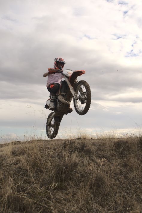 This weekend jumping on some trails! #ktm #exc125 #jumps #dirtbikes #orange #enduro #2stroke Dr Post, Yamaha Dirt Bikes, Motorcycle Wallpaper, Ktm Exc, Motorcycle Battery, Motorcycle Posters, Motorcycle Lights, Motorcycle Tires, Motocross Bikes