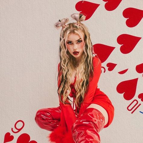 Queen Of Hearts Photoshoot Ideas, Deck Of Cards Photoshoot, Heart Break Photoshoot Ideas, Queen Of Hearts Photoshoot, Playing Card Aesthetic, Caity Baser, Cards Photoshoot, Heart Photoshoot, Playful Photoshoot