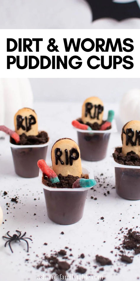 Halloween dirt and worms graveyard pudding cups dessert for kids. Halloween Snack For School Party, Halloween Treat Cups, School Snacks For Classroom, Halloween Bake Sale Treats, Dirt Cups For Kids, Halloween Treats For Coworkers, Treats For Coworkers, Halloween Dirt Cups, Oreo Dirt Cups