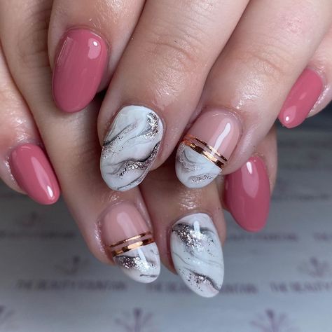 Emma on Instagram: “Marbles with rose gold flexi tape from @nailstampingqueenuk ✨ @kelliekewen #marblenails #nails #showscratch #pinknails #rosegold #marble” Marbal Art Nail Pink, Marbal Art Nail, Nail Pink, Marble Nails, Gold Marble, Floral Nails, Pink Nails, Pink And Gold, Nail Art Designs