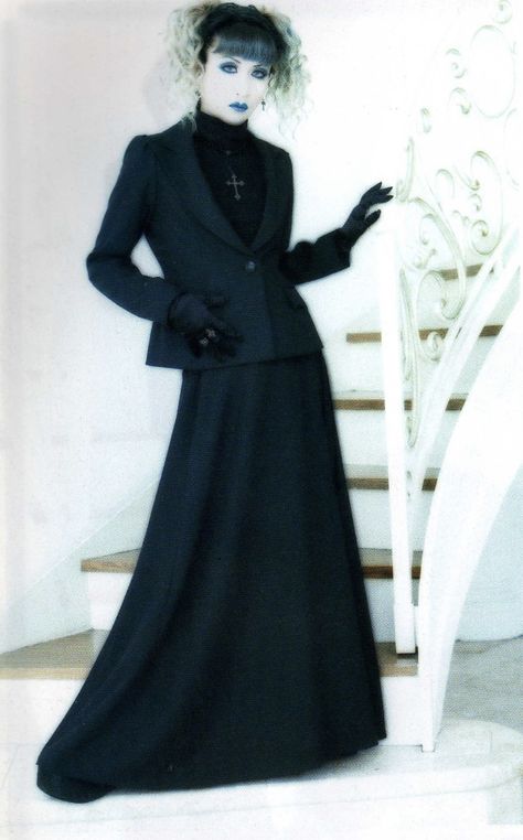 Malice Mizer, Character Designer, Elegant Gothic, Gothic Aesthetic, Band Stuff, J Fashion, Goth Outfits, Fashion Design Clothes, Rock Star