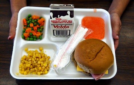 What's for Lunch in School around the world? Scooby Doo Fruit Snacks, Prison Food, Fruit Gushers, School Cafeteria Food, 90s Food, Cafeteria Food, School Breakfast, Fun Dip, Peanut Butter Sandwich