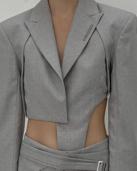 HELIOT EMIL on Instagram: “Our fourth daily drop is going live at 18:00 CET The Tailored Cropped blazer with asymmetric hem and bust fold detail Suiting in virgin…” Sanya, Haute Couture, Corset Blazer, Heliot Emil, Crop Blazer, Cropped Blazer, Blazer Fashion, Fashion Design Clothes, Casual Streetwear