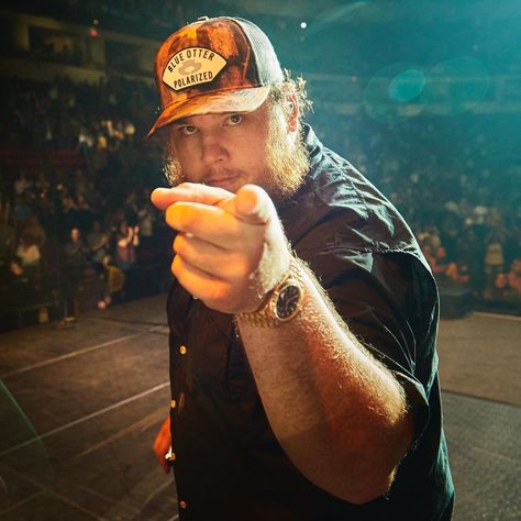 Luke Combs Concert, Country Music Playlist, Best Country Singers, Country Music Concerts, Luke Combs, Chris Stapleton, Dream Concert, New Photo Download, Country Music Artists