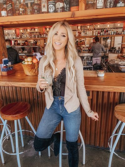 Nashville Going Out Outfits, Festival Outfit Plus Size, Bar Hopping Outfit, Going Out Outfits Winter, Bar Crawl Outfit, Country Bar Outfit, Country Music Outfits, Country Girl Outfits, Nashville Style Outfits