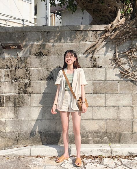 Earth Tone Outfits Korean, Sea Outfit Summer Korean, Earth Tone Summer Outfits, Korean Autumn Outfit, Earth Tone Fashion, Earth Tone Outfits, Earth Tones Fashion, Bali Tour, Simple Casual Outfits