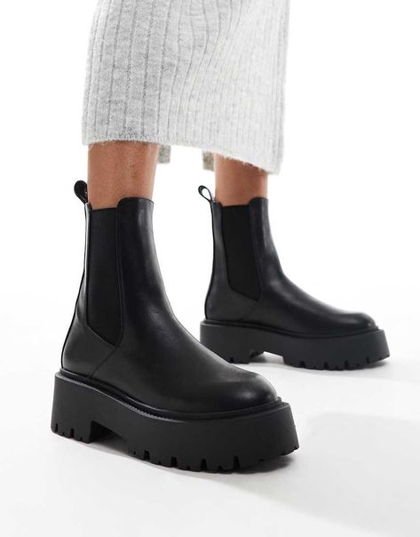 Shoes by ASOS DESIGN That all-year-round one Pull tab for easy entry Elastic inserts Round toe Chunky sole City Break Outfit, Chunky Chelsea Boots, Sacs Tote Bags, Fashion Basics, Stitch Fit, Botas Chelsea, Trainer Heels, Spring Floral Dress, White Trainers