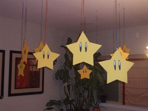 Super Mario Birthday Party DIY Decoration Ideas.  Stars hung from the ceiling. Princess Peach Party, Mario Kart Party, Mario Bros Birthday Party Ideas, Bolo Super Mario, Nintendo Party, Super Mario Bros Birthday Party, Mario E Luigi, Birthday Party Table Decorations, Super Mario Bros Party