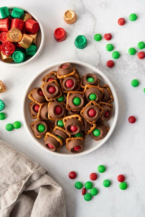 Pretzel Rolo Pecan, Rolo Treats, Rolo Pretzel Treats, Pretzels Christmas, Rolo Pretzel Turtles, Pretzel Rolo, Cookies Pretzel, Pretzel Christmas, Pretzel Turtles