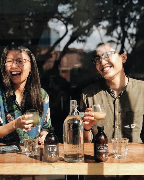 Coffee Outdoors Photography, People In Cafe Aesthetic, Coffee Shop Ambience Photography, Coffee And People, Cafe Photography People, Coffee Shop Shoot, Coffee Cafe Photography, People At Coffee Shop, Cafe Barista Aesthetic