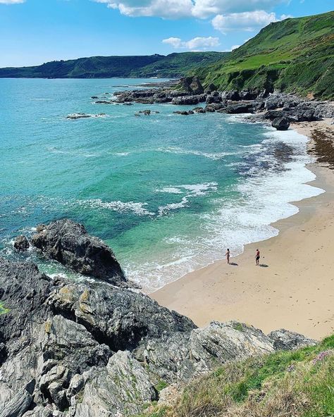 Visit South Devon on Instagram: “Mattiscombe Beach by @southwestgetaways 📸 ⠀⠀⠀⠀⠀⠀⠀⠀⠀⠀⠀⠀ ⠀⠀⠀⠀⠀⠀⠀⠀⠀⠀⠀⠀ ⠀⠀⠀⠀⠀⠀⠀⠀⠀⠀⠀⠀ ⠀⠀⠀⠀⠀⠀⠀⠀⠀⠀⠀⠀ ⠀⠀⠀⠀⠀⠀⠀⠀⠀⠀⠀⠀ ⠀⠀⠀⠀⠀⠀⠀⠀⠀⠀⠀⠀ ⠀⠀⠀⠀⠀⠀⠀⠀⠀⠀⠀⠀…” Devon Aesthetic, Devon Beaches, Cute Beach House, Devon Beach, Beach Scene Painting, Summer Beach House, Exeter Devon, Devon Coast, England Beaches