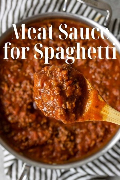 A really easy recipe for spaghetti with meat sauce. This is the perfect meat sauce recipe using jarred marinara sauce. Perfect family dinner. Meat Sauce For Spaghetti, Simple Meat Sauce, Ground Beef Spaghetti Sauce, Spaghetti With Meat Sauce, Spaghetti With Meat, Spaghetti Recipes Easy, Delicious Spaghetti, Pasta With Meat Sauce, Marinara Recipe