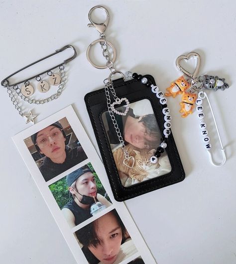 Photocard Holder, Bracelet Keychains, Diy Dollar Tree Decor, Acrylic Keychains, Dollar Tree Decor, Photo Decor, Iphone Wallpaper Girly, Aesthetic Phone Case, Cute Diys