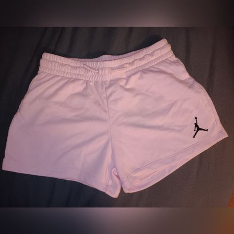 Air Jordan Pink Big Kids Xl Shorts Brand New W/Tags Pink Basketball Shorts, Summer Clothes For School, Cute Pink Shorts, Cute Pink Clothes, Air Jordan Pink, Things For Teens, Jordan Clothes, Pink Nike Shorts, Jordan Pink