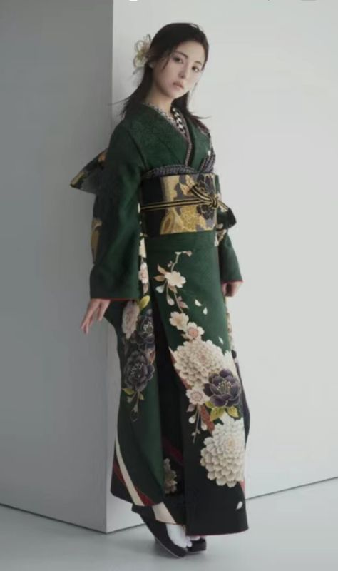 Modern Yukata, Chinese Fancy Dress, Modern Kimono, Period Outfit, Beautiful Dresses For Women, Traditional Fashion, Japanese Outfits, Japanese Kimono, Japanese Culture