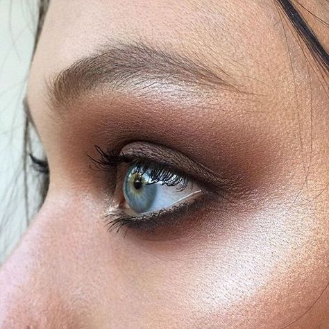 MAC eyeshadows in Saddle, Soft Brown and Espresso | My go-to shadow look! Make Up Inspiration, Smokey Eye For Brown Eyes, Smoky Eyes, Mac Eyeshadow, Brown Eyeshadow, Mascara Facial, Matte Eyeshadow, Mac Makeup, Makeup Goals