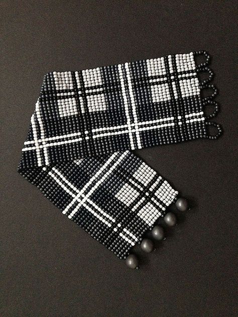 Loom bracelet pattern  Scottish tartan by Vixenscraft on Etsy Beaded Loom Bracelet, Fancy Tile, Bead Loom Kits, Cuff Pattern, Bracelet Beading, Desert Bloom, Loom Jewelry, Tila Beads, Embroidery Bracelets