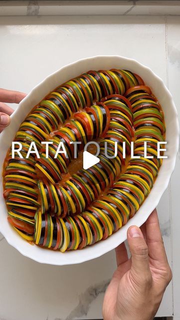 Best Ratatouille Recipe, Ratatouille Recept, Paris Vegan, Ratatouille Recipe, Alfredo Recipe, Alfredo, Food Videos, Zucchini, Side Dishes