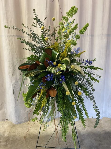 Manly Floral Arrangements, Casket Floral Arrangements For Men, Masculine Flowers, Wreaths For Funerals, Standing Spray, Sympathy Floral, Casket Flowers, Floral Design Classes, Flowers For Men