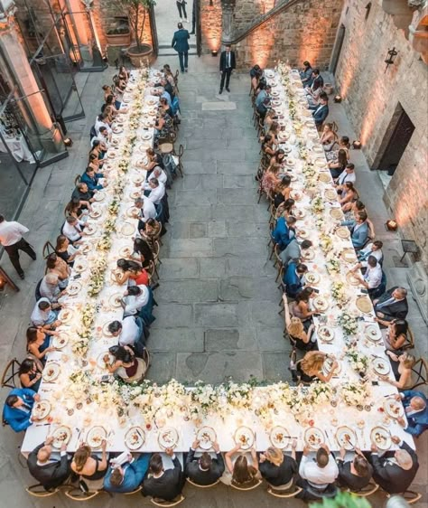 Long Table Reception, Italian Castle Wedding, Wedding Reception Tables Layout, Round Table Settings, Family Style Weddings, Wedding Table Layouts, Wedding Table Setup, Italian Castle, Long Table Wedding