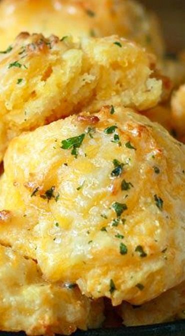 Copycat Red Lobster Cheddar Bay Biscuits Biscuits Red Lobster, Red Lobster Cheddar Biscuits, Copycat Red Lobster, Baking Biscuits, Red Lobster Cheddar Bay Biscuits, Red Lobster Biscuits, Bread Healthy, Cheddar Bay Biscuits, Cheddar Biscuits