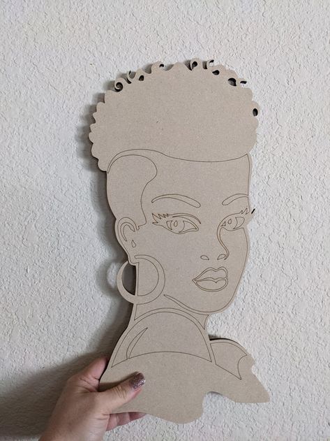 African Pictures, Diva Wreaths, Kwanzaa Crafts, Cardboard Chair, Silhouette Head, African Christmas, Shaved Side, Deco Mesh Wreaths Diy, African Crafts