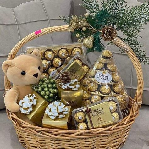 Chocolate Baskets Gift Ideas, Basket Gift Ideas For Girlfriend, Gift Hampers Packaging Basket Ideas, Bear Hamper, Handmade Hamper, Wedding Gift Hampers, Hamper Gift Basket, Christmas Hampers, Fruit Basket Gift