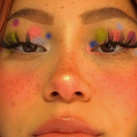 Bright Color Makeup Looks, Indie Aesthetic Makeup, Scenecore Makeup, Indie Makeup Looks, New Years Eve Makeup Looks, Edgy Eye Makeup, New Year's Eve Makeup, Eve Makeup, Maquillage On Fleek