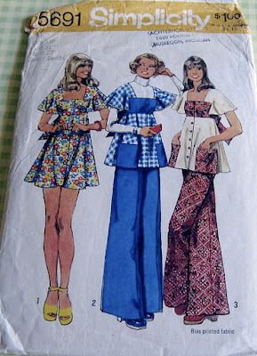 Look pregnant -- even if you're not! 70s Sewing Patterns, 60s And 70s Fashion, 70s Inspired Fashion, Pants Sewing Pattern, Vintage Dress Patterns, Smock Top, Simplicity Sewing, Simplicity Sewing Patterns, Sewing Pattern Sizes