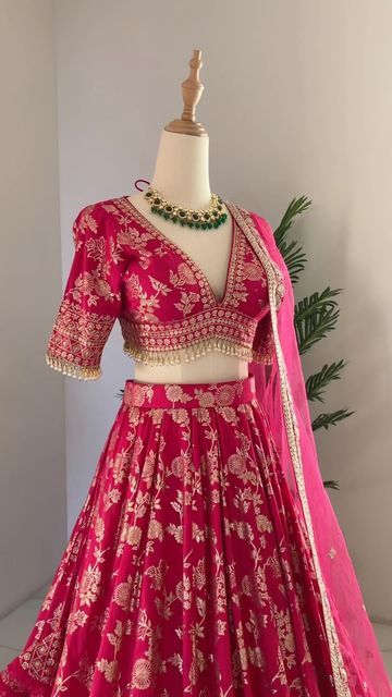 Traditional Dresses For Function, Belt Blouse Designs Latest, Lehenga With Kurti Designs, Bridal Wedding Looks Indian, Lehenga Designs Indian Weddings, Dusshera Outfit Ideas, Marriage Outfits For Women Traditional, Pink Lehanga Ideas, Diwali Outfits Lehenga