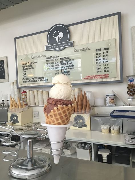 Ice Cream Store Aesthetic, Ice Cream Parlor Aesthetic, Ice Cream Shop Design, Gelato Store, Nyc Ice Cream, Cerulean Sea, Ice Cream Menu, Ice Cream Place, Ice Cream Business