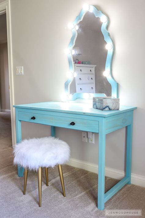 How To Make a DIY Makeup Vanity with Hollywood Lighted Mirror Diy Makeup Vanity Table, Diy Vanity Table, Make Up Diy, Makeup Vanity Lighting, Diy Vanity Mirror, Makeup Vanity Mirror With Lights, Diy Makeup Vanity, Makeup Table Vanity, Lighted Vanity Mirror