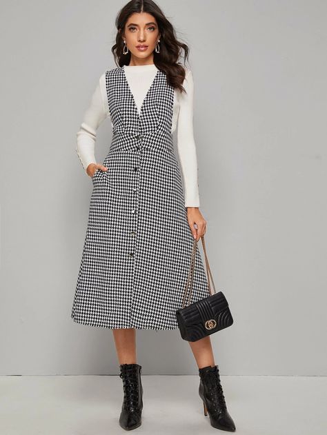 Couture, Tweed Overall Dress, Pinafore Dress Outfit, Ținute Business Casual, Abaya Designs Latest, Gingham Fashion, Pakistani Fashion Casual, غرفة ملابس, Vintage Style Dresses