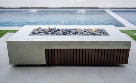 Build A Fire Pit, Backyard Firepit Area, Concrete Fire Pit, Rooftop Patio Design, Fire Pit Seating Area, Outside Fire Pits, To Build A Fire, Fire Pit Ideas, Large Fire Pit