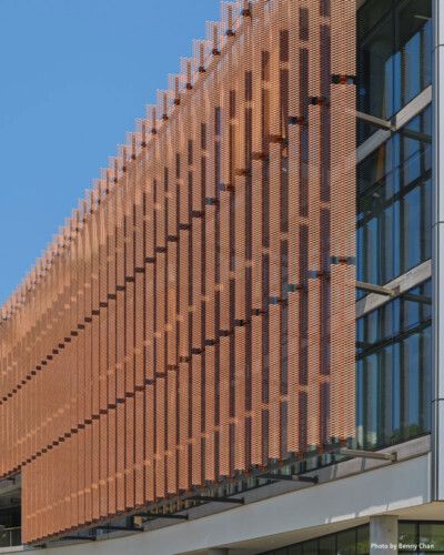 Vertical Shading Facade, Shading Devices Architecture Facades, Shading Devices Architecture, Metal Facade Architecture Design, Building Screen, Screen Facade, Shading Device, Retail Facade, Interior Cladding