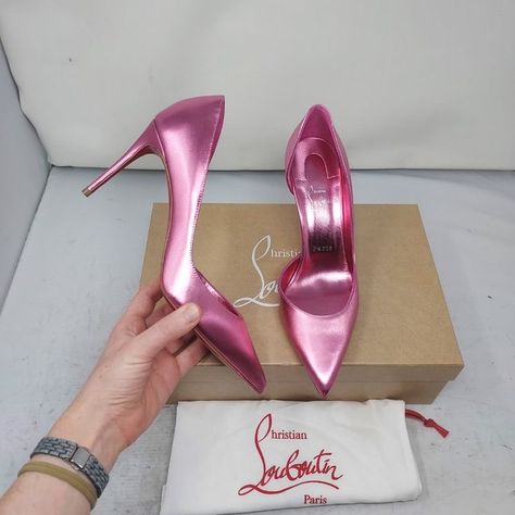 Glam Pink Aesthetic, Loubitons Heels, Pink Louboutin Heels, Pink Designer Shoes, Pink Louboutins, Fancy Heels, Red Louboutin, Louboutin Heels, Pink Pumps