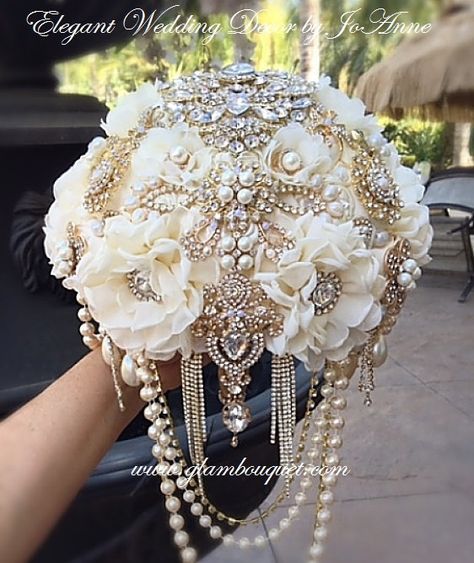 Gatsby Brooch Bouquet Gold Brooch Bouquet by Elegantweddingdecor                                                                                                                                                                                 More Gatsby Bride, Bouquet Alternatives, Bouquet Keepsake, Ivory Bouquet Wedding, 20s Wedding, Gatsby Wedding Theme, Jeweled Bouquet, Fabric Flower Bouquet, Masquerade Wedding